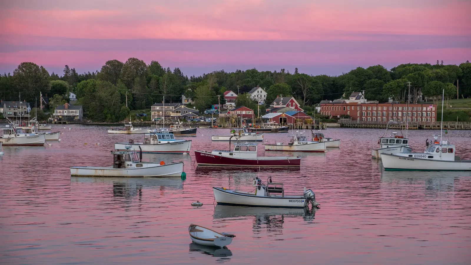 Same harbor, a few minutes later